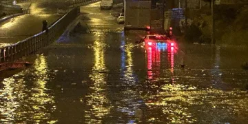 Yollar göle döndü, sürücüler zor anlar yaşadı