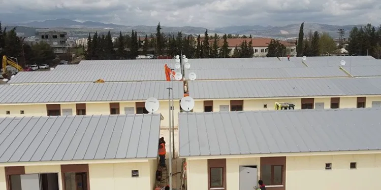 Prefabrik konutların teslimatına başlandı