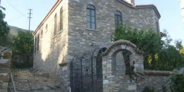 Tarihi kilise bakımsızlığın kurbanı oluyor