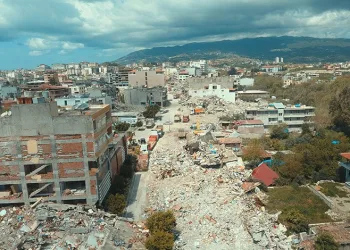 Samandağ’da enkaz kaldırma çalışmaları