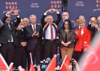 Kemal Kılıçdaroğlu ve Mansur Yavaş Eskişehirliler ile bir arada