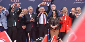Kemal Kılıçdaroğlu ve Mansur Yavaş Eskişehirliler ile bir arada