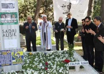 Sadri Alışık mezarı başında anıldı