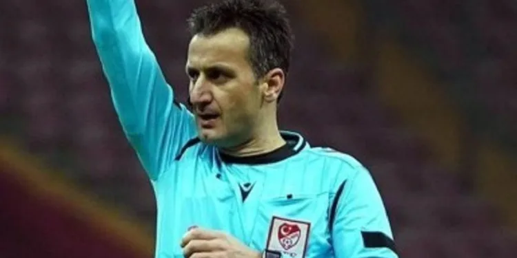 Başakşehir – Fenerbahçe maçını Suat Arslanboğa yönetecek
