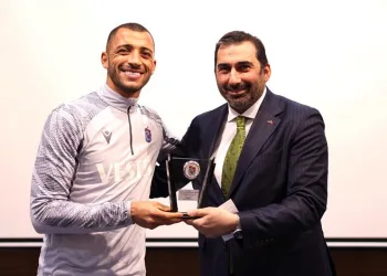 Trabzonspor’dan Vitor Hugo’ya teşekkür plaketi