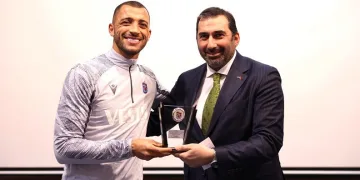 Trabzonspor’dan Vitor Hugo’ya teşekkür plaketi