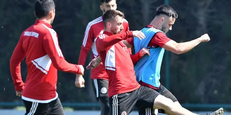 Turgutluspor’da 2 oyuncu kadro dışı bırakıldı