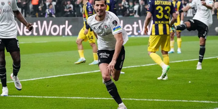 Beşiktaş’ta Salih Uçan göz dolduruyor