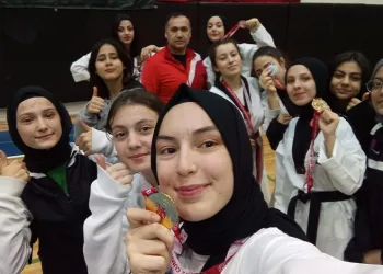 Suluova Belediyesporlu tekvandocular madalyaları topladı