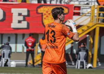 Göztepe’nin file bekçisi Arda, kalede güven veriyor