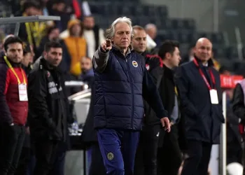 Jorge Jesus, sarı-lacivertli tribünlere kızdı