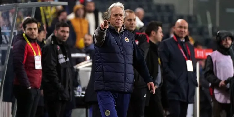 Jorge Jesus, sarı-lacivertli tribünlere kızdı