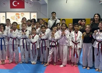Tekvando şampiyonasına Altınova damgası