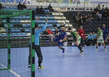 Nilüfer Belediyesi, Sakarya Büyükşehir Belediyesi Hentbol takımına mağlup oldu