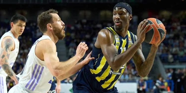 Nigel Hayes-Davis 3 sezon daha Fenerbahçe Beko’da