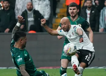 Beşiktaş’ta Redmond gollerine devam ediyor