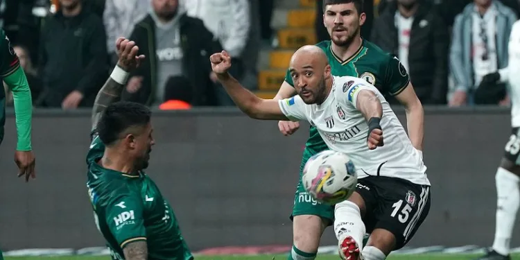 Beşiktaş’ta Redmond gollerine devam ediyor