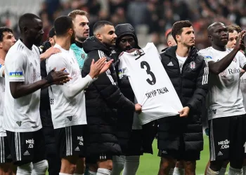 Beşiktaşlı futbolculardan Tayyip Talha’ya destek