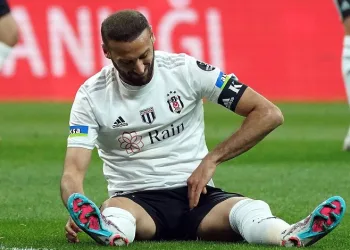 Beşiktaş’ta Cenk Tosun, Trabzonspor maçında riske edilmeyecek