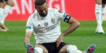 Beşiktaş’ta Cenk Tosun, Trabzonspor maçında riske edilmeyecek