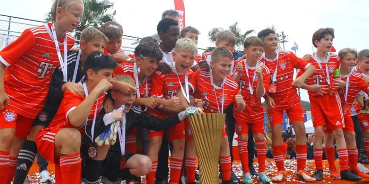 U12 İzmir Cup’ta şampiyon FC Bayern Münih
