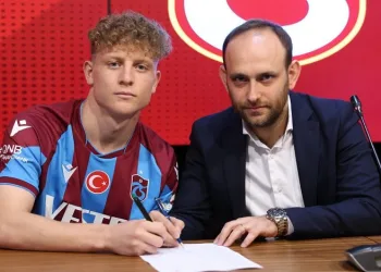 Muhammed Mustafa Pınarcı, Trabzonspor forması ile profesyonel oldu