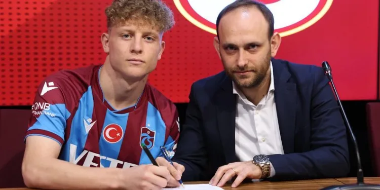 Muhammed Mustafa Pınarcı, Trabzonspor forması ile profesyonel oldu