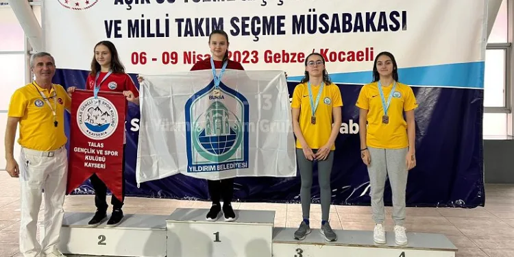 Yıldırım’ın altın kulaçlarından 15 madalya