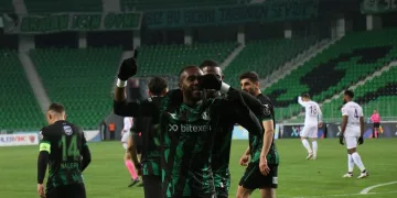 Süper Lig hasreti çeken Sakaryaspor, basamaklara sağlam basıyor