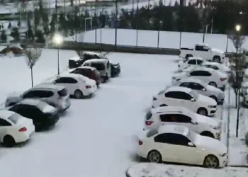 Aksaray dolu yağışıyla beyaza büründü