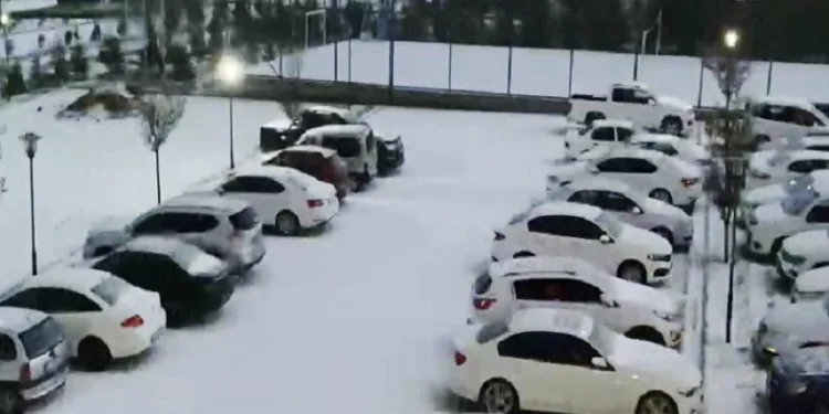 Aksaray dolu yağışıyla beyaza büründü