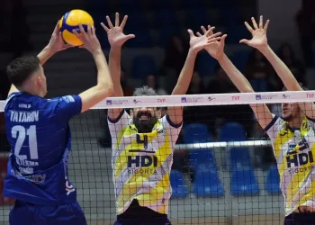 AXA Sigorta Efeler Ligi: Fenerbahçe: 3 – Altekma: 0