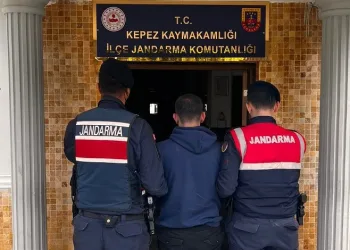 Antalya’da 14 suç kaydı ve 14 yıl 9 ay hapis cezası bulunan şahıs yakalandı