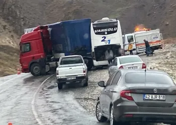 Hakkari’de feci trafik kazası
