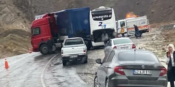 Hakkari’de feci trafik kazası