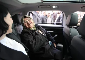 Bakan Dönmez, Gülistan teyzenin TOGG’a binme isteğini kırmadı