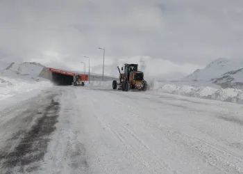 Van-Bahçesaray yolu ulaşıma açıldı