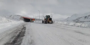 Van-Bahçesaray yolu ulaşıma açıldı