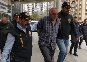 Komşusunu öldüren baba oğul tutuklandı