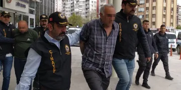 Komşusunu öldüren baba oğul tutuklandı