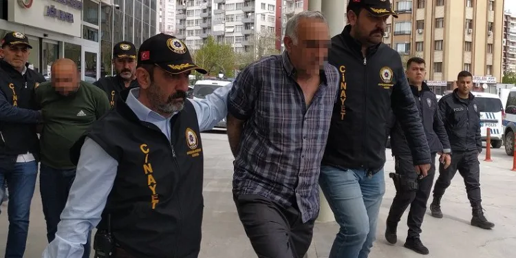 Komşusunu öldüren baba oğul tutuklandı