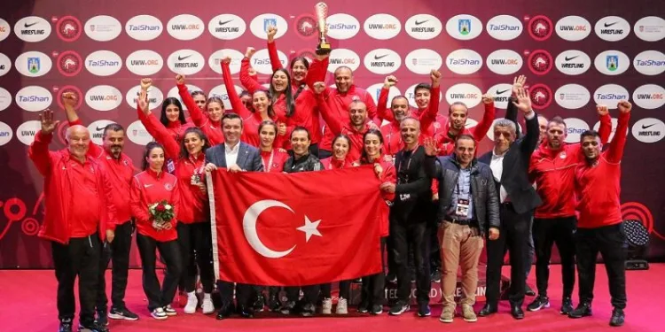 Kadın Milli Güreş Takımı Avrupa ikincisi oldu