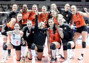 Eczacıbaşı Dynavit, lig etabını yenilgisiz tamamladı
