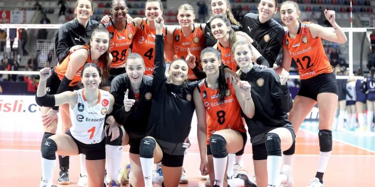 Eczacıbaşı Dynavit, lig etabını yenilgisiz tamamladı