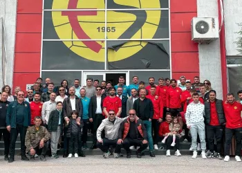 Eskişehirsporlu yönetici ve futbolcular bayramlaştı