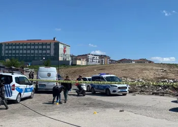 Çocuklara şeker dağıtan polisler kurşunlandı