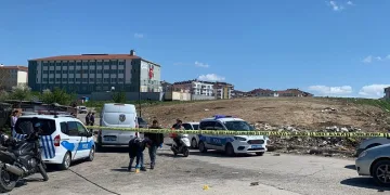Çocuklara şeker dağıtan polisler kurşunlandı