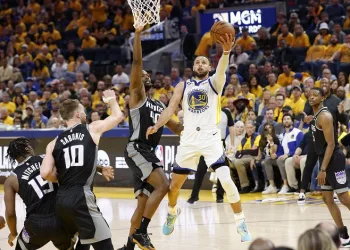NBA’de Golden State, Sacramento’yu yenerek seride durumu 2-2 yaptı