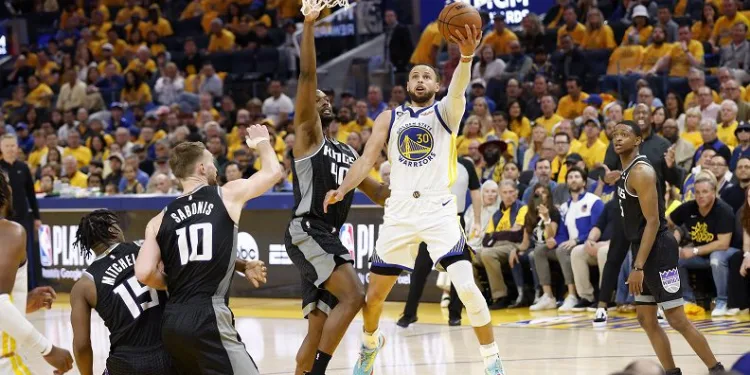 NBA’de Golden State, Sacramento’yu yenerek seride durumu 2-2 yaptı