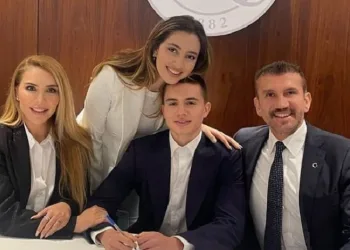 Eski Milli Kaleci Rüştü Reçber’in oğlu Burak, Queens Park Rangers’a imza attı